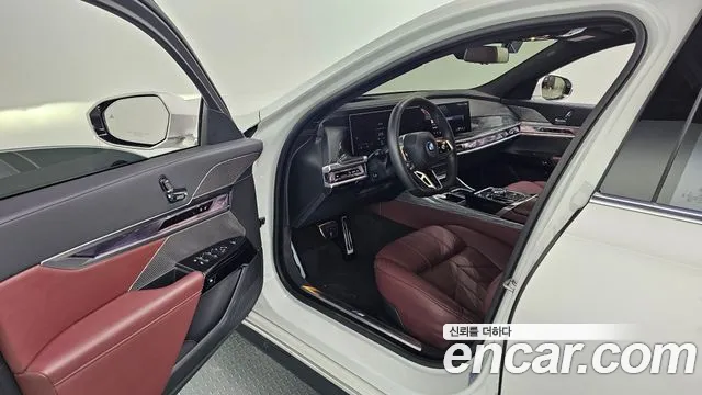 BMW i7 2024 thumb 5