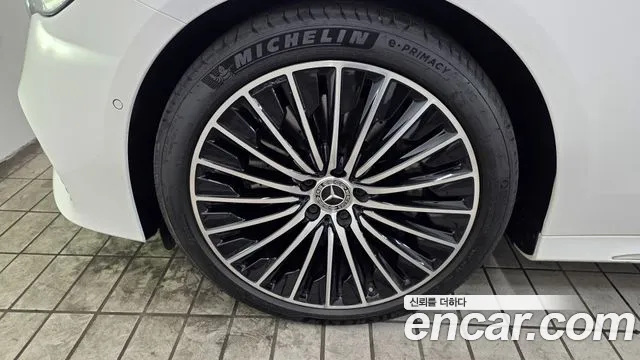 Mercedes-Benz E-Class 2025 thumb 2