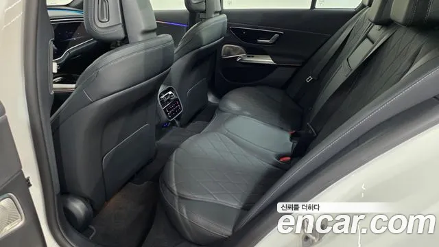 Mercedes-Benz E-Class 2025 thumb 9