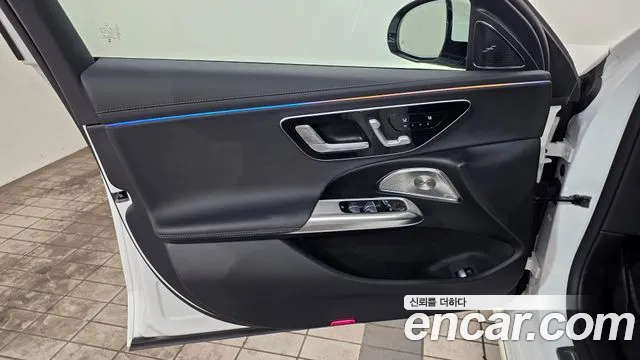 Mercedes-Benz E-Class 2025 thumb 6
