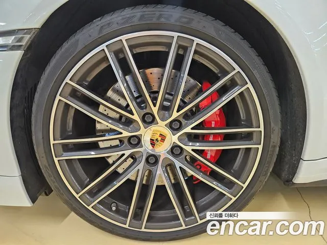 Porsche 911 2017 thumb 11