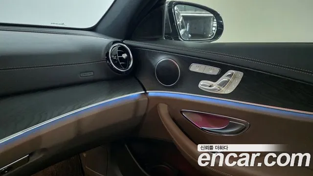 Mercedes-Benz E-Class 2023 thumb 7