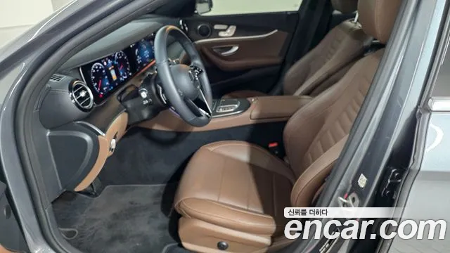 Mercedes-Benz E-Class 2023 thumb 6