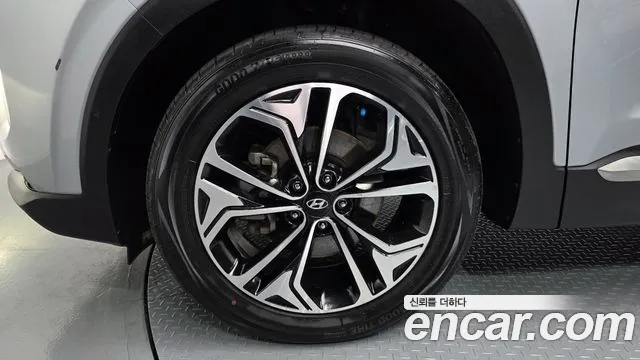 Hyundai Santa Fe 2018 thumb 2