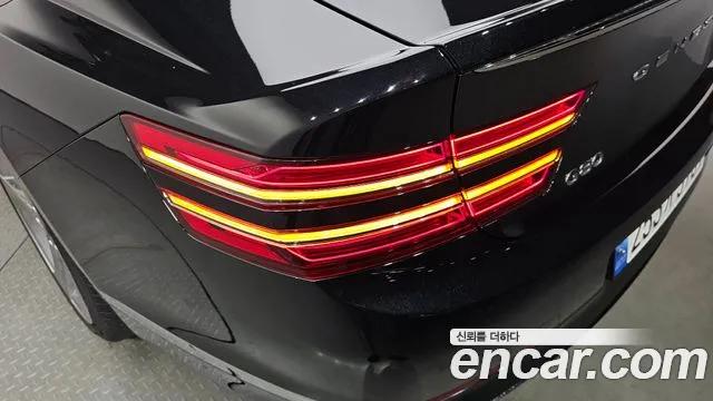 Genesis G80 2022 thumb 10