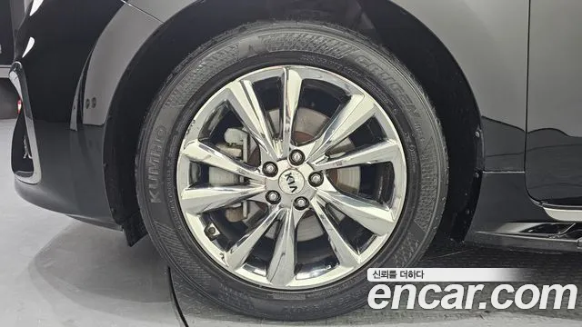 Kia Carnival 2018 thumb 5