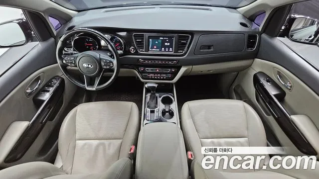 Kia Carnival 2018 thumb 2