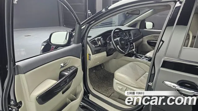 Kia Carnival 2018 thumb 6