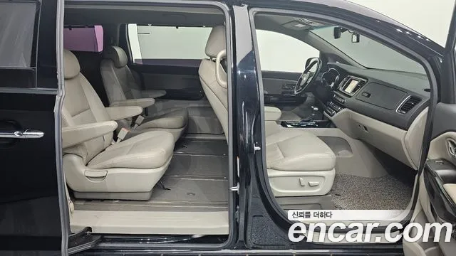 Kia Carnival 2018 thumb 10