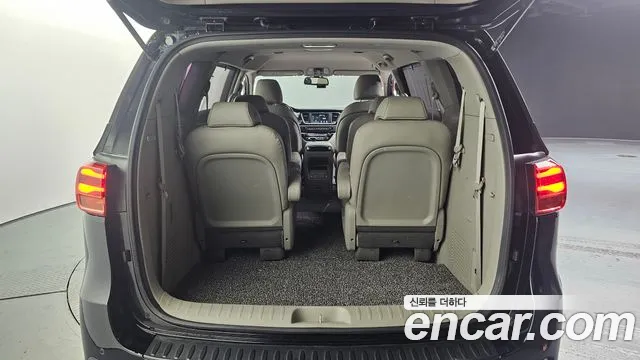 Kia Carnival 2018 thumb 4