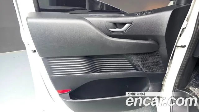 Hyundai Staria 2022 thumb 10