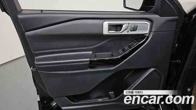 Ford Explorer 2021 thumb 10