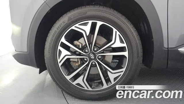 Hyundai Santa Fe 2018 thumb 8