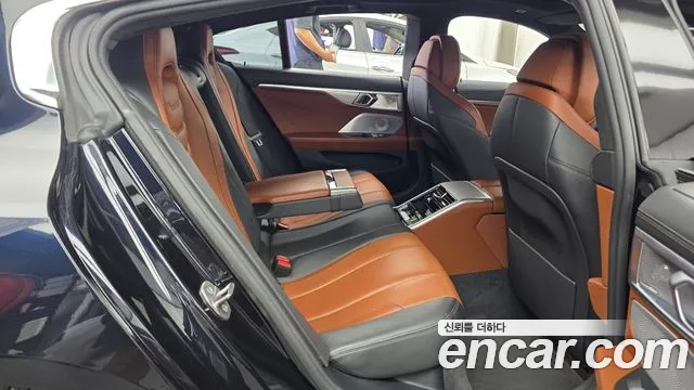 BMW 8 серии 2021 thumb 12