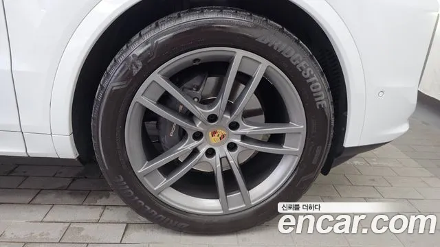Porsche Cayenne 2023 thumb 7