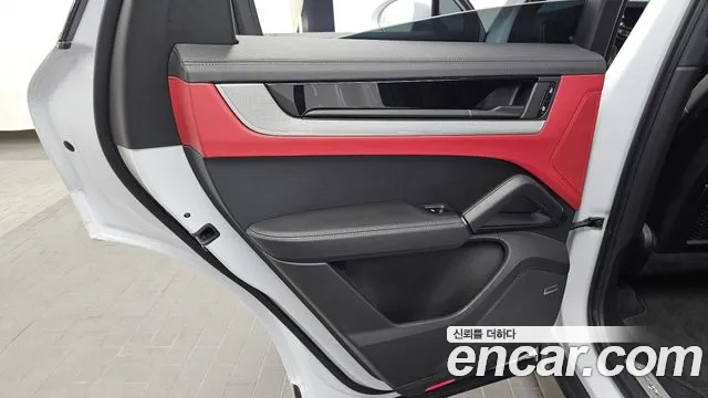 Porsche Cayenne 2023 thumb 9