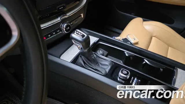 Volvo XC60 2019 thumb 6