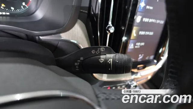 Volvo XC60 2019 thumb 7