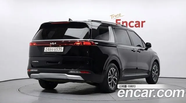Kia Carnival 2023 thumb 5