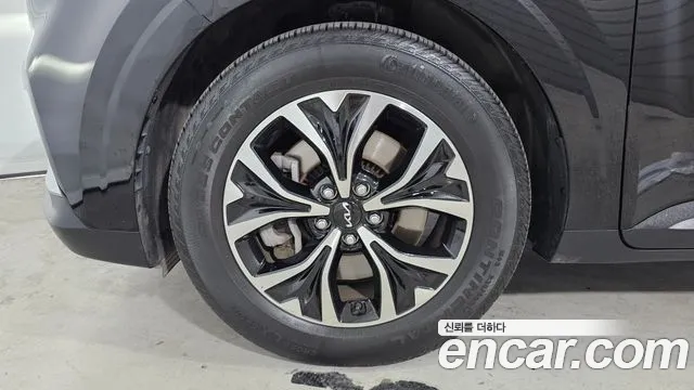 Kia Carnival 2023 thumb 3