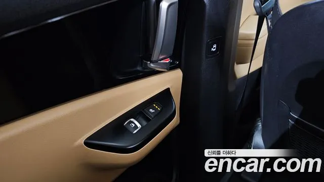 Kia Carnival 2023 thumb 8