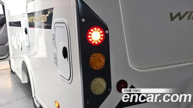 Hyundai Staria 2021 thumb 9