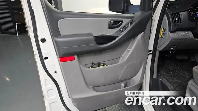 Hyundai Staria 2021 thumb 11