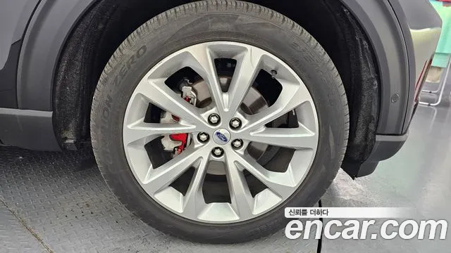 Ford Explorer 2022 thumb 2
