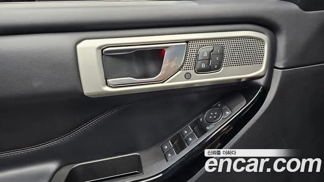 Ford Explorer 2022 thumb 5