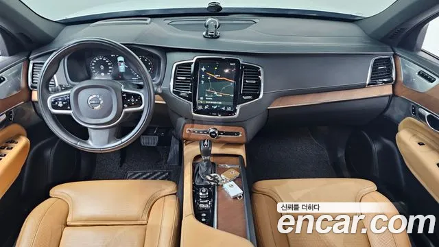 Volvo XC90 2019 thumb 2