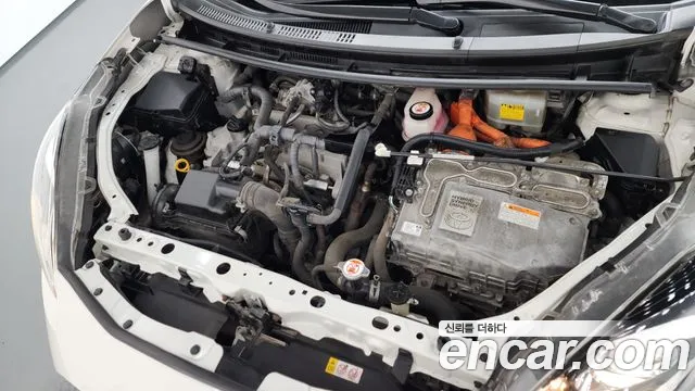 Toyota Prius C 2018 thumb 2