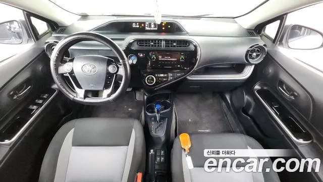 Toyota Prius C 2018 thumb 8
