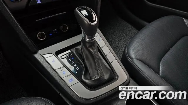 Hyundai Avante 2015 thumb 4