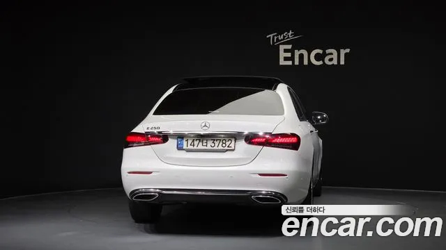 Mercedes-Benz E-Class 2021 thumb 8