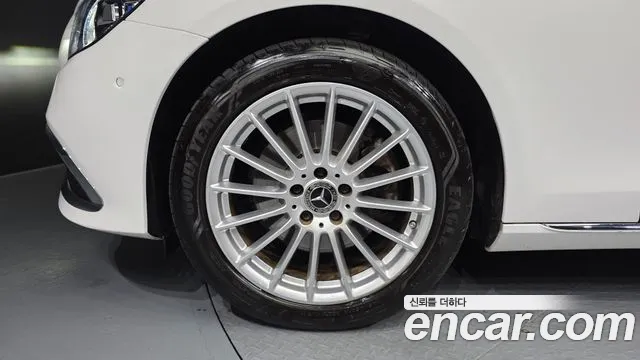Mercedes-Benz E-Class 2021 thumb 3