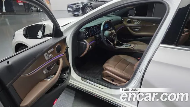 Mercedes-Benz E-Class 2021 thumb 10