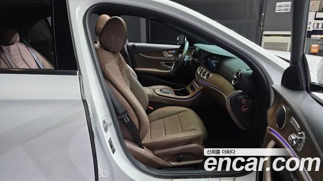 Mercedes-Benz E-Class 2021 thumb 2