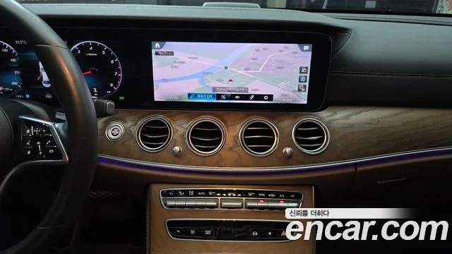 Mercedes-Benz E-Class 2021 thumb 11