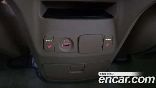 Kia Carnival 2019 thumb 10