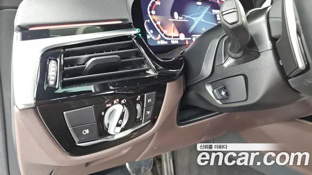 BMW 5 серии 2023 thumb 11
