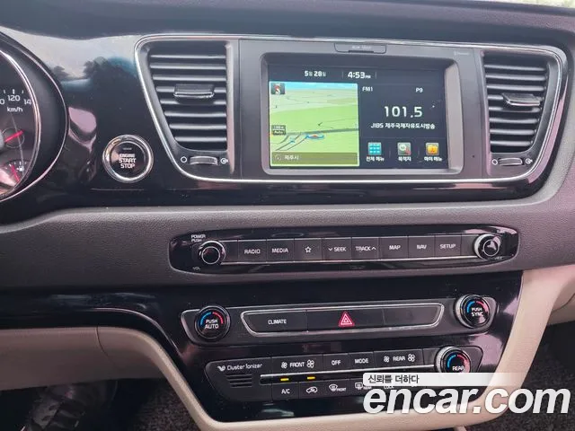 Kia Carnival 2018 thumb 10