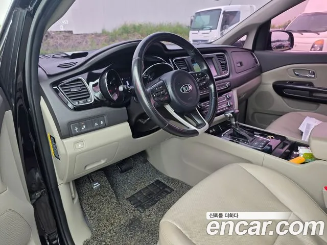 Kia Carnival 2018 thumb 4