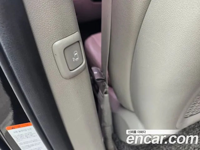 Kia Carnival 2018 thumb 11