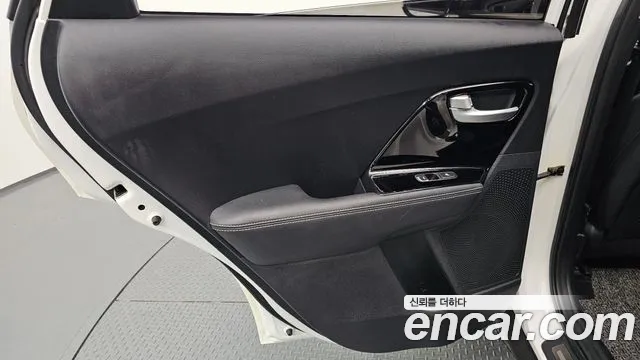 Kia Niro 2019 thumb 2