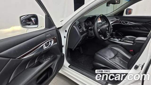 Infiniti M 2011 thumb 8
