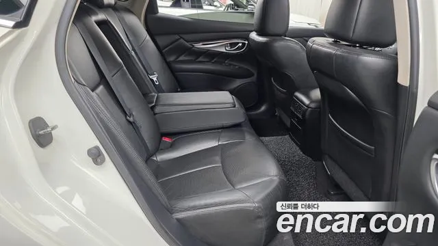 Infiniti M 2011 thumb 3