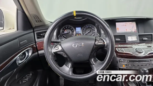 Infiniti M 2011 thumb 12