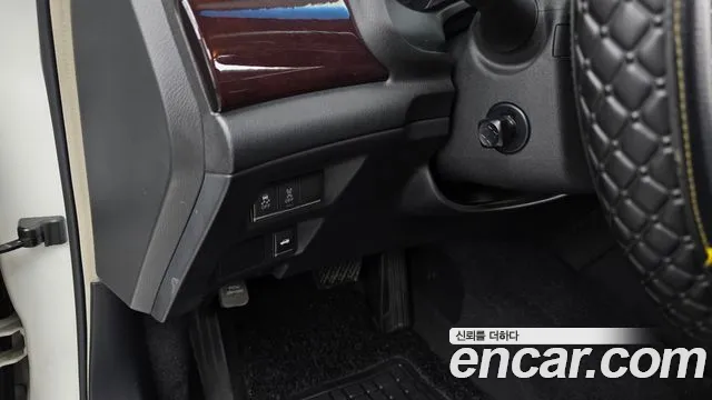 Infiniti M 2011 thumb 11