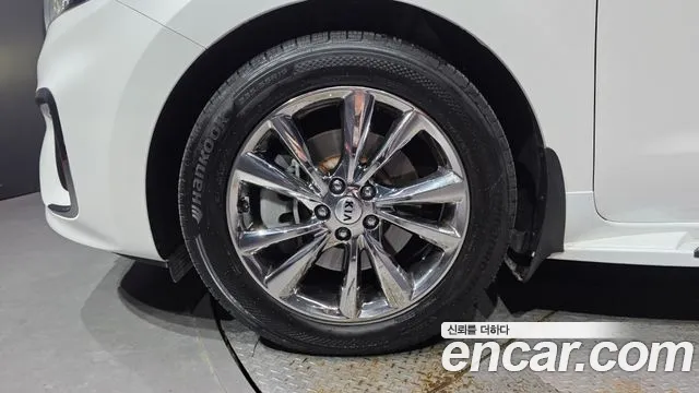 Kia Carnival 2019 thumb 12