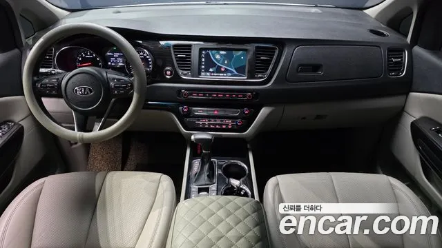 Kia Carnival 2019 thumb 10